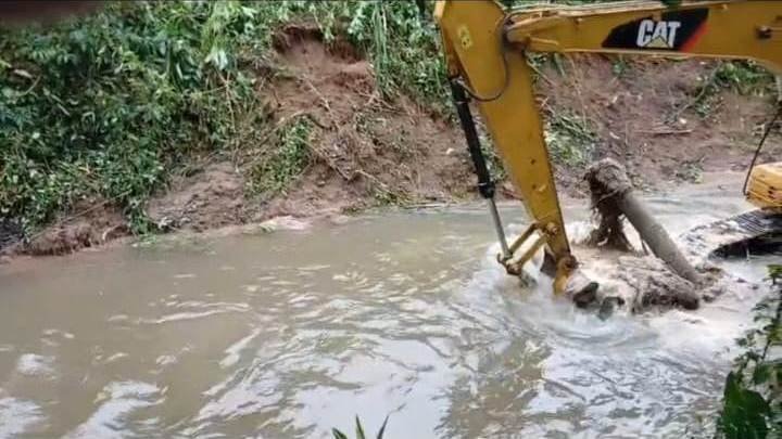 Limpeza de rios córregos e valas reforça prevenção contra enchentes em Caraguatatuba