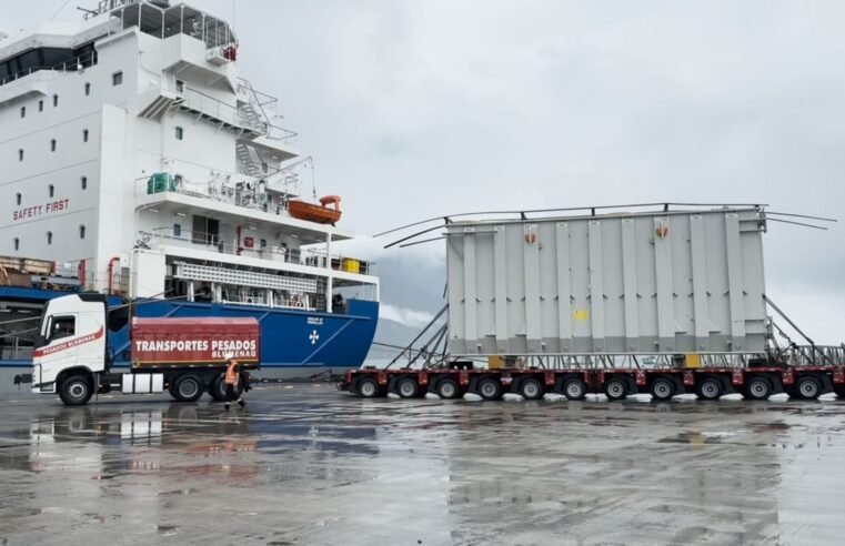 São Sebastião embarca três transformadores rumo à Arábia