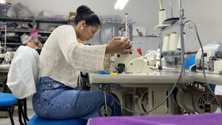 Ilhabela abre vagas gratuitas em mosaico e costura