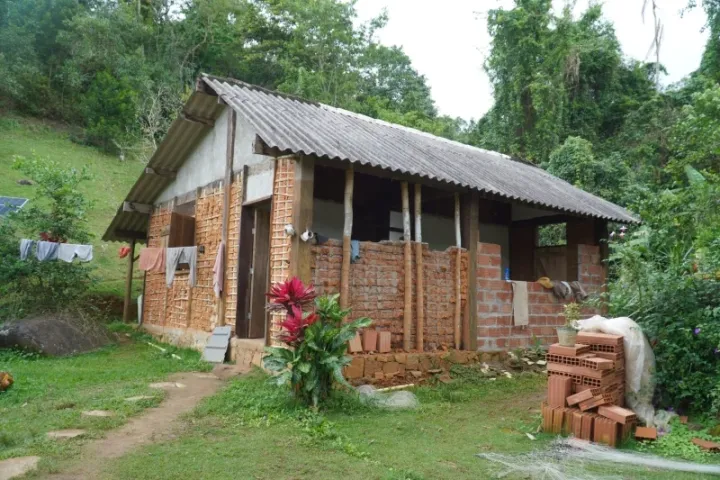 Ilhabela entrega termos e inicia obras Casa Caiçara